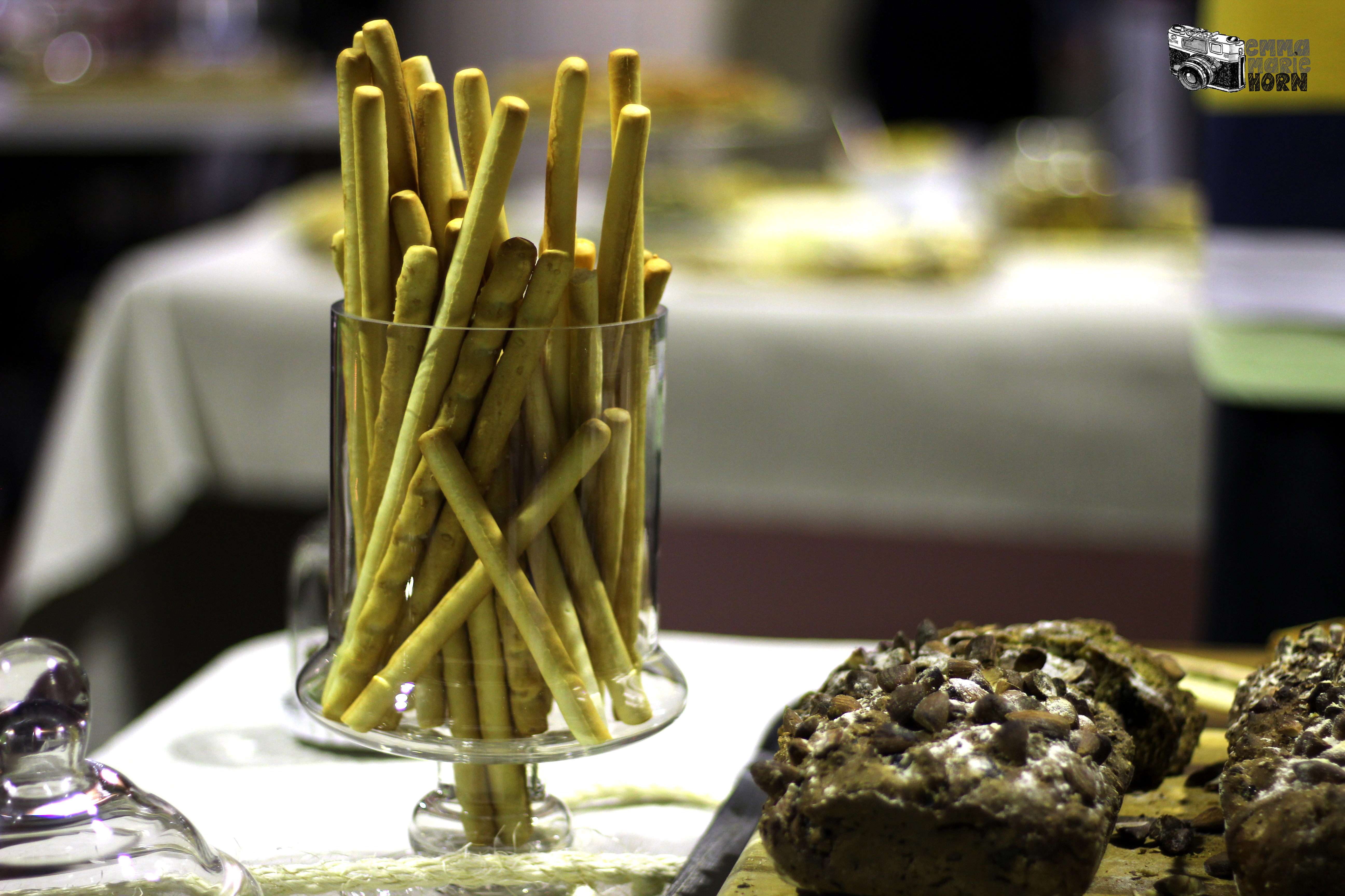 Alcofree bread sticks and peppered cake.