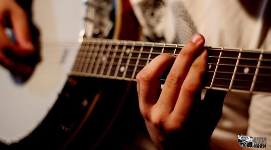 Banjo guitar. Photo: Emma Marie Horn