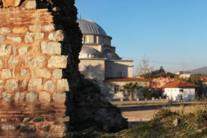 Ancient walls, modern mosque. Iznik. Photo: Emma Marie Horn